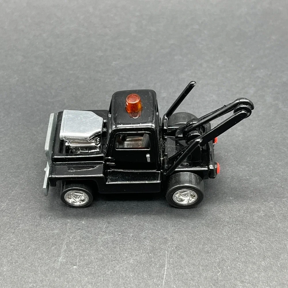 Johnny Lightning‎ The Lost Toppers 1971 Tow'd Tow Truck Black Diecast 1/64 Loose